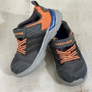 💚 Sketchers Orange and Grey Tennis Shoes